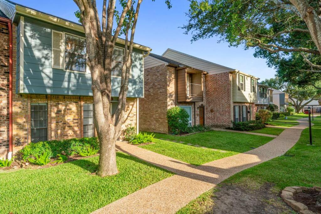 Townhome - Convenient Location Houston Exterior photo